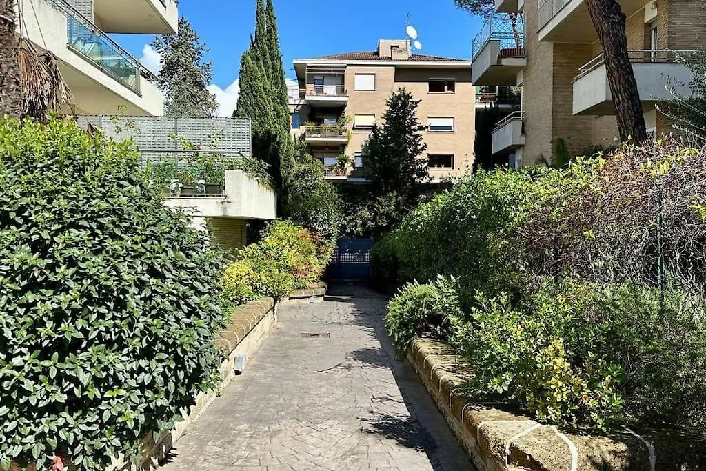 Elegant Apartment With Terrace In Balduina Rome