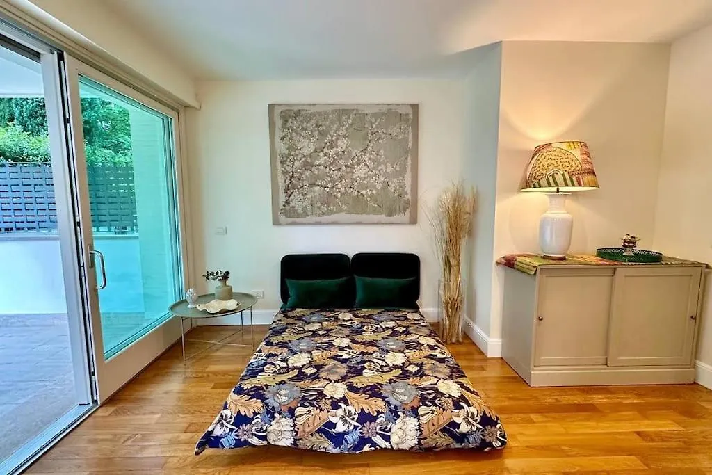 Elegant Apartment With Terrace In Balduina Rome