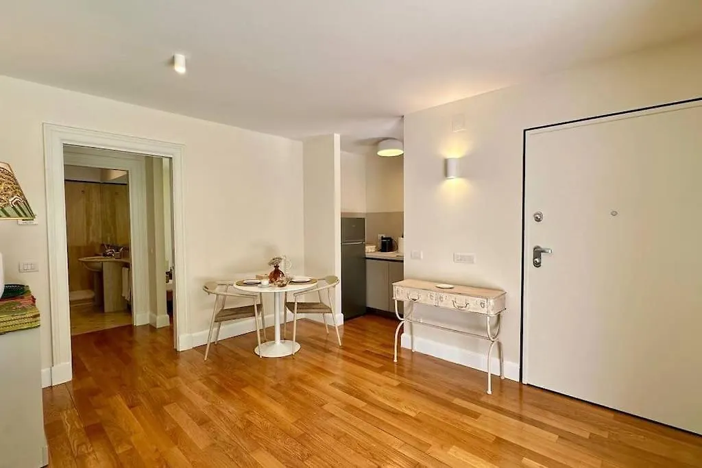 Elegant Apartment With Terrace In Balduina Rome