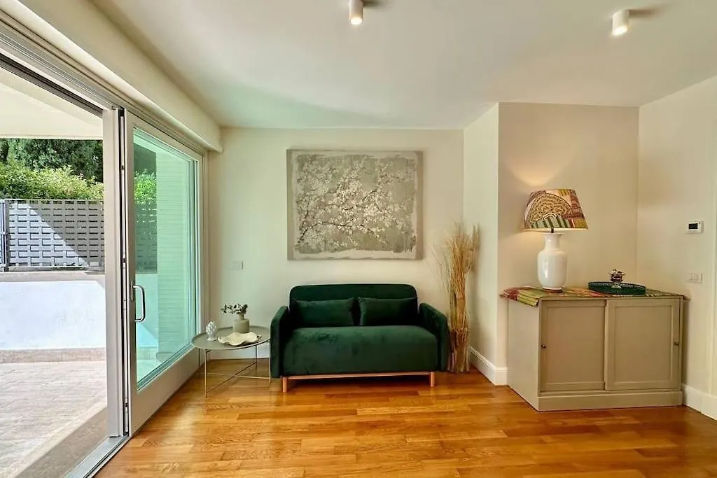Elegant Apartment With Terrace In Balduina Rome