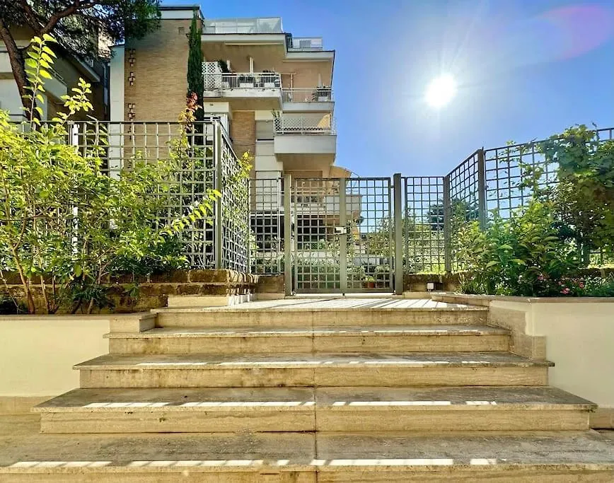 Elegant Apartment With Terrace In Balduina Rome